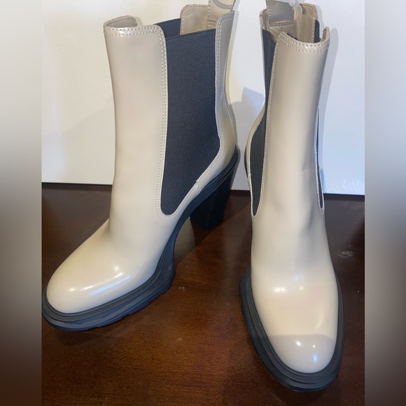 ✨SALEEEE✨ Alexander McQueen Leather Chelsea Block-Heel Booties - Picture 13 of 15